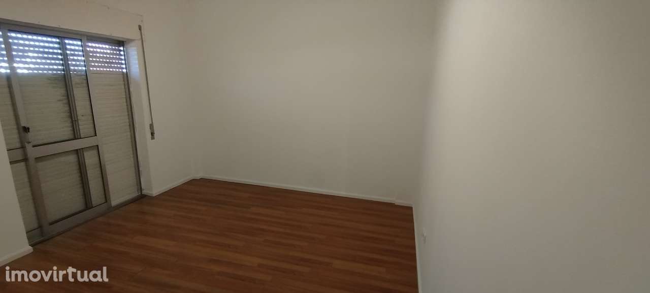 T3 com varanda, ar condicionado e cozinha separada - Grande imagem: 2/10