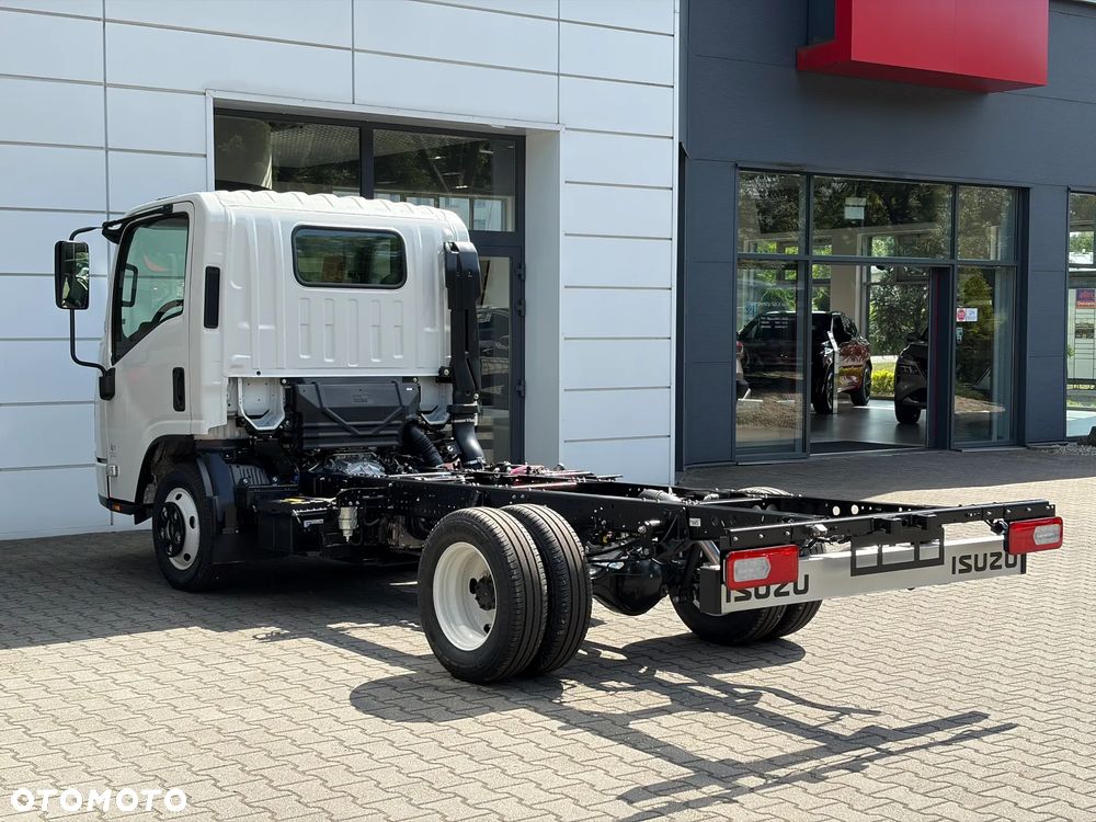 Isuzu M27 F - 4