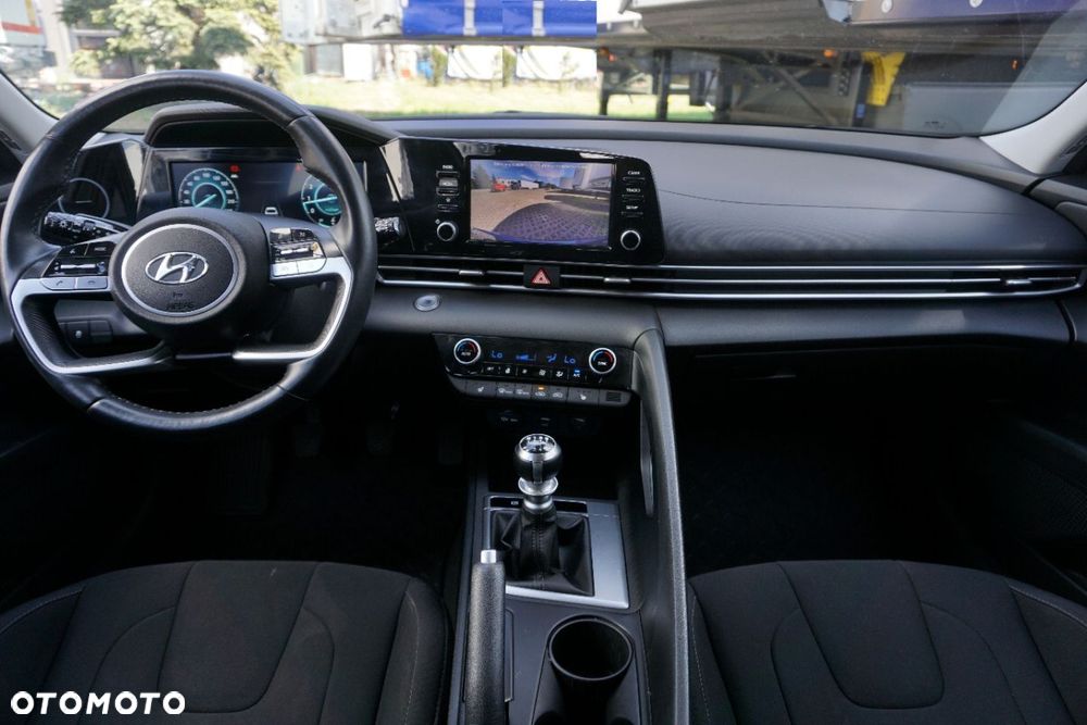 Hyundai Elantra - 17