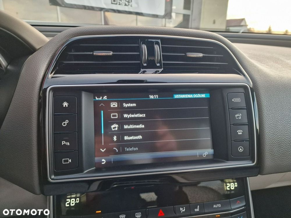 Jaguar XE 20d Prestige - 25