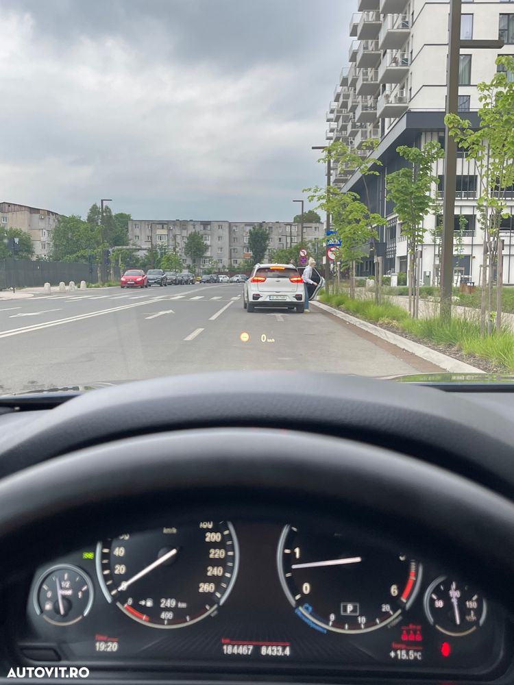 BMW Seria 5 530d xDrive AT - 7