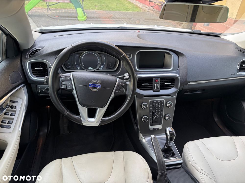 Volvo V40 D3 Momentum - 25