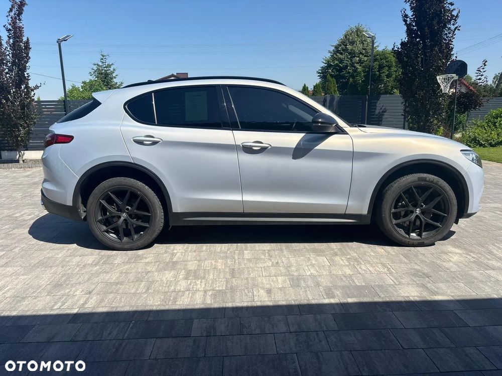 Alfa Romeo Stelvio - 12