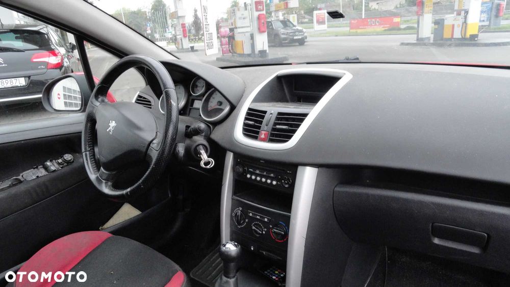 Peugeot 207 - 8