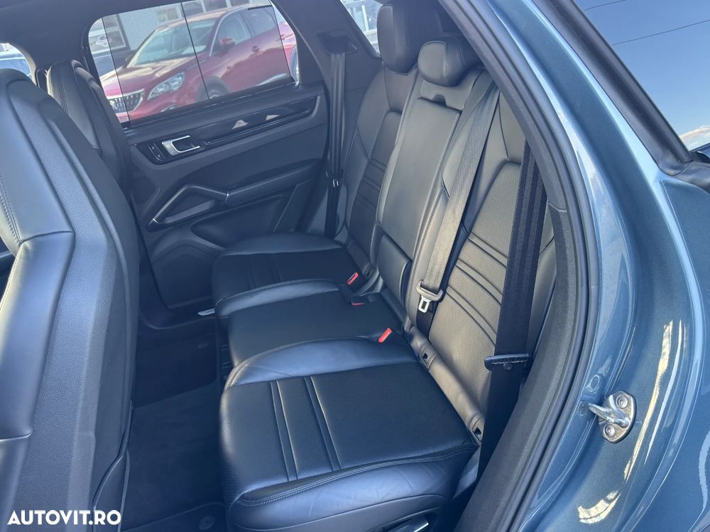 Porsche Cayenne - 15