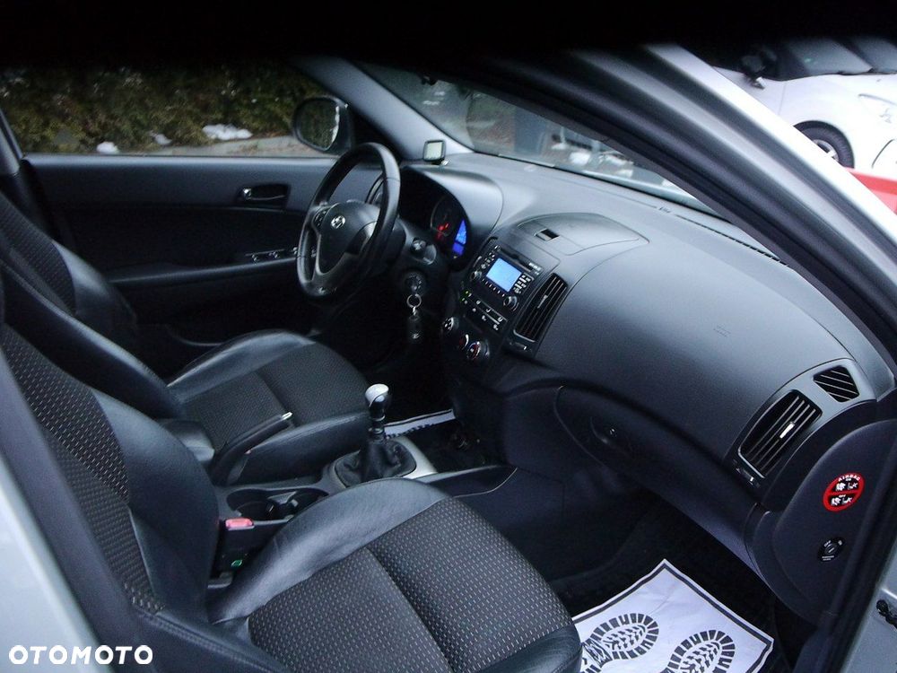 Hyundai i30 1.6 CRDi Comfort EU5 - 23