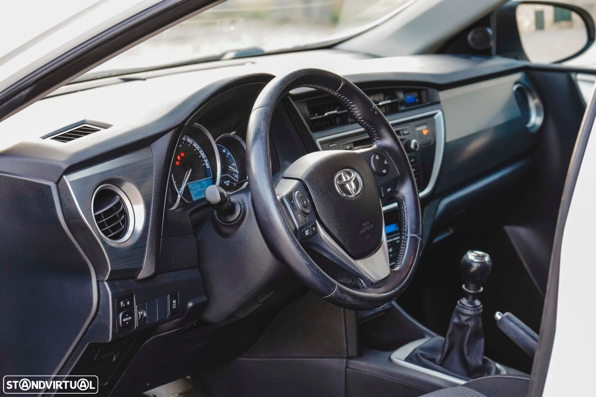 Toyota Auris 1.4 D-4D Comfort+J16+Navi - 9