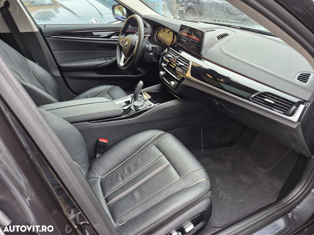 BMW Seria 5 520i Aut. Luxury Line - 17