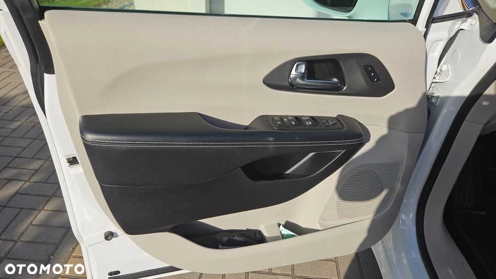 Chrysler Pacifica - 7