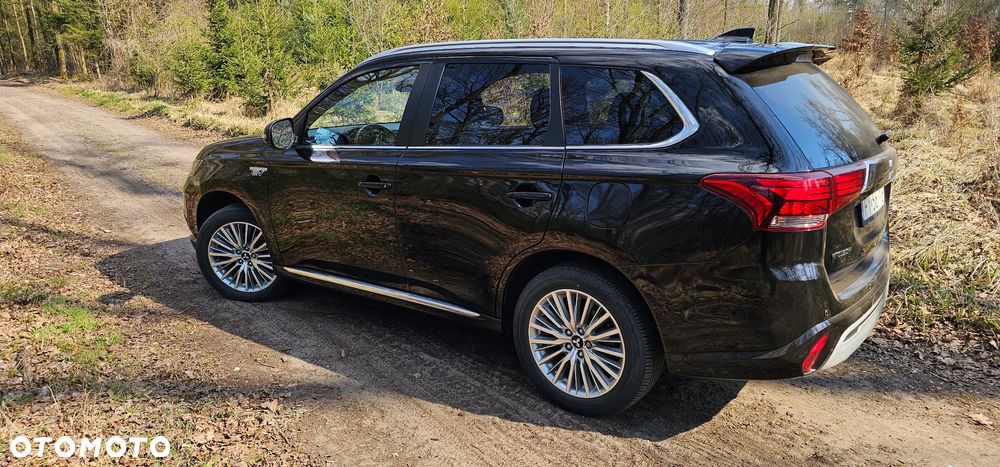 Mitsubishi Outlander 2.0 4WD - 7