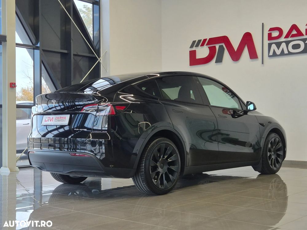 Tesla Model Y - 5