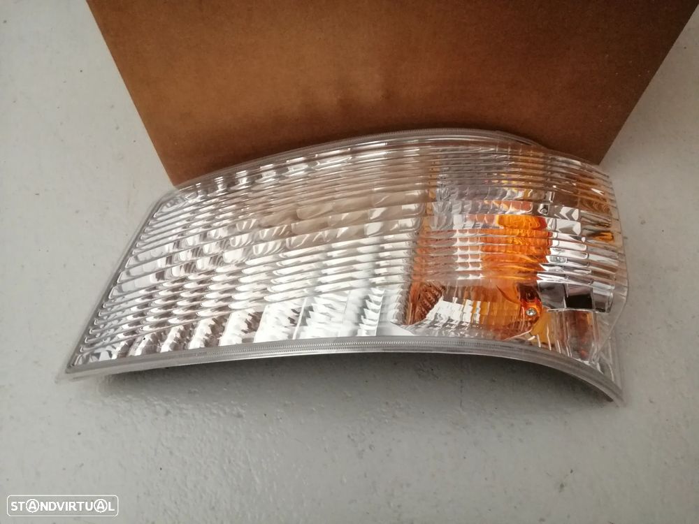 Farolim pisca da frente esquerdo Mitsubishi Canter Fuso 2005 a 2011 MK581219 - 1