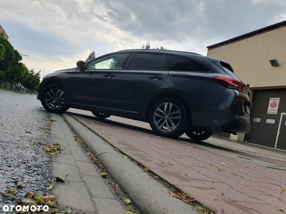 Hyundai i30 blue Kombi 1.4 YES Silver - 20
