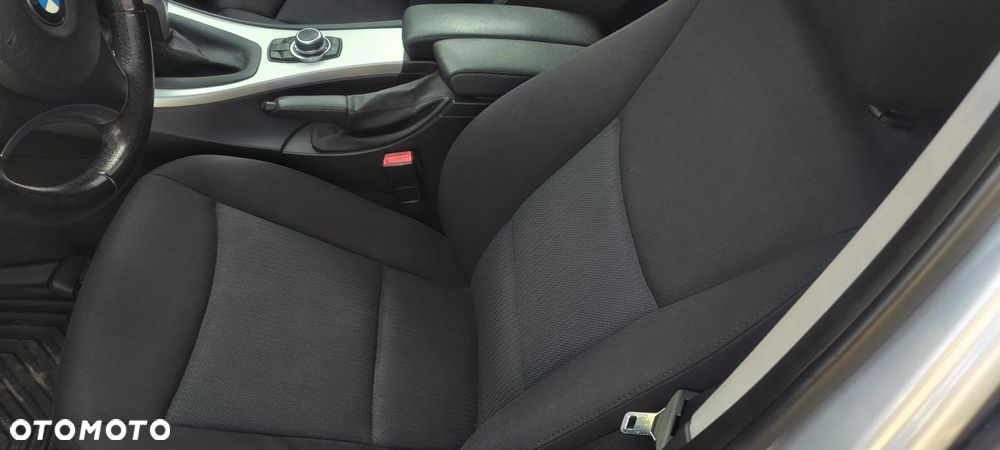 BMW Seria 3 318i - 33