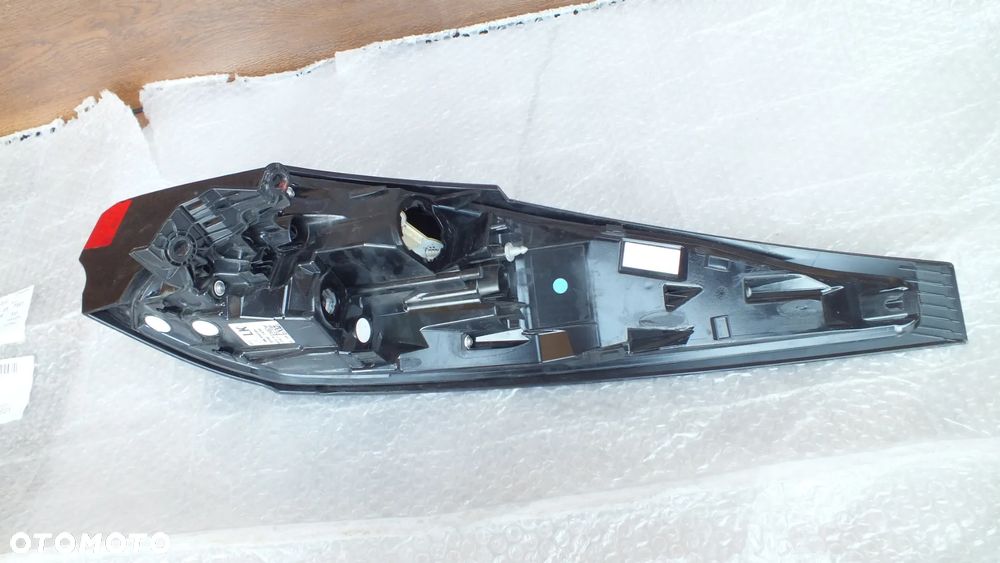 Lampa tylna lewa Toyota C-HR II  81560-F4200 - 5