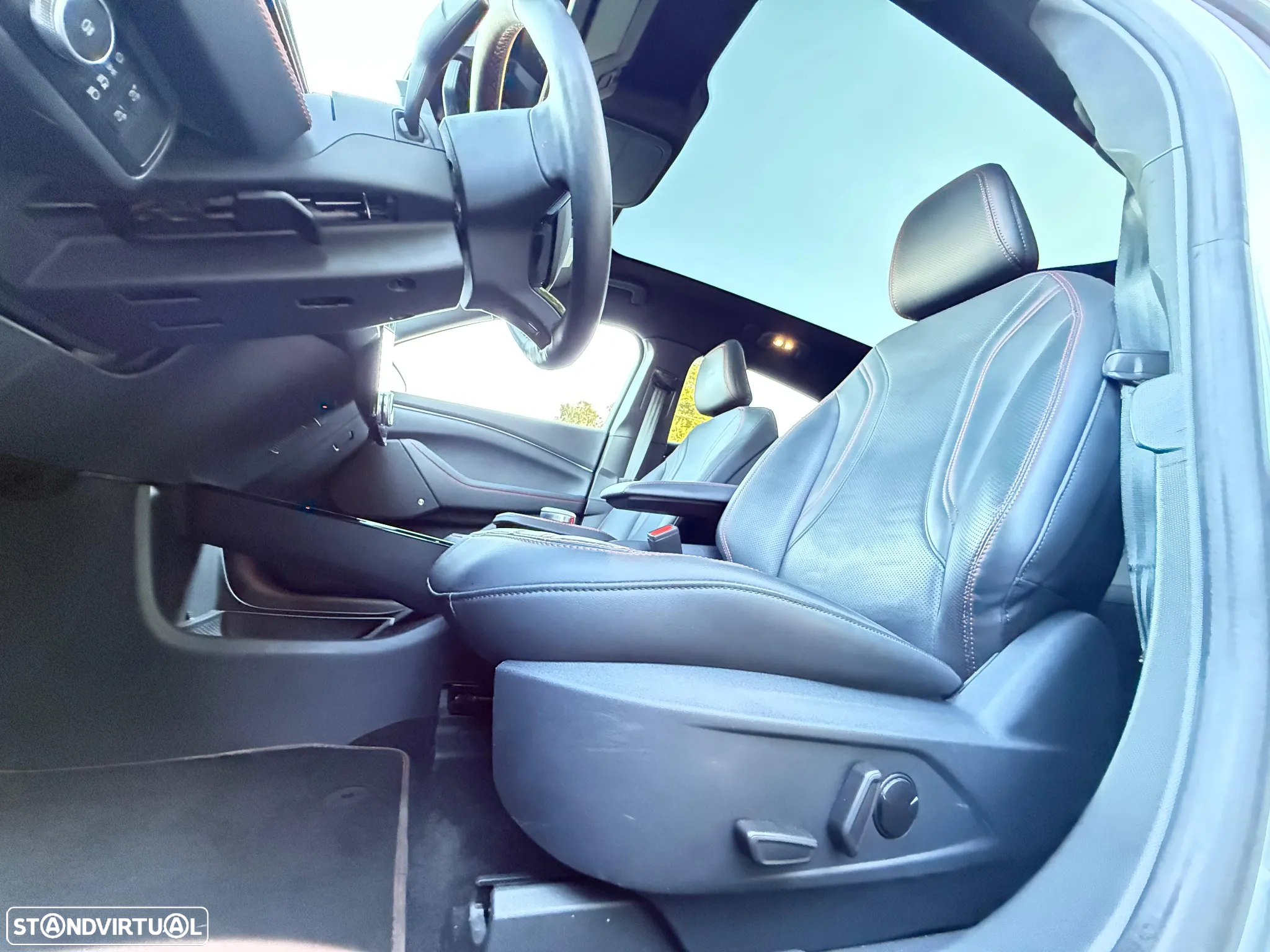 Ford Mustang Mach-E 98.7 kWh Premium AWD Alargada - 6