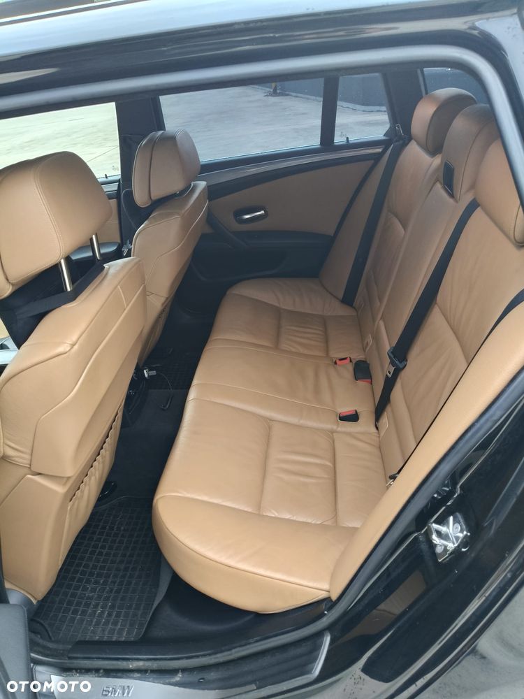 BMW Seria 5 525d - 28