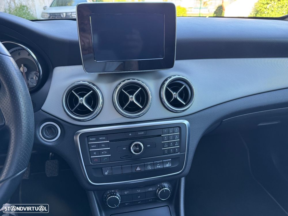 Mercedes-Benz GLA 200 Urban - 15