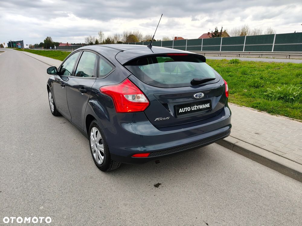 Ford Focus 1.6 Ambiente - 12