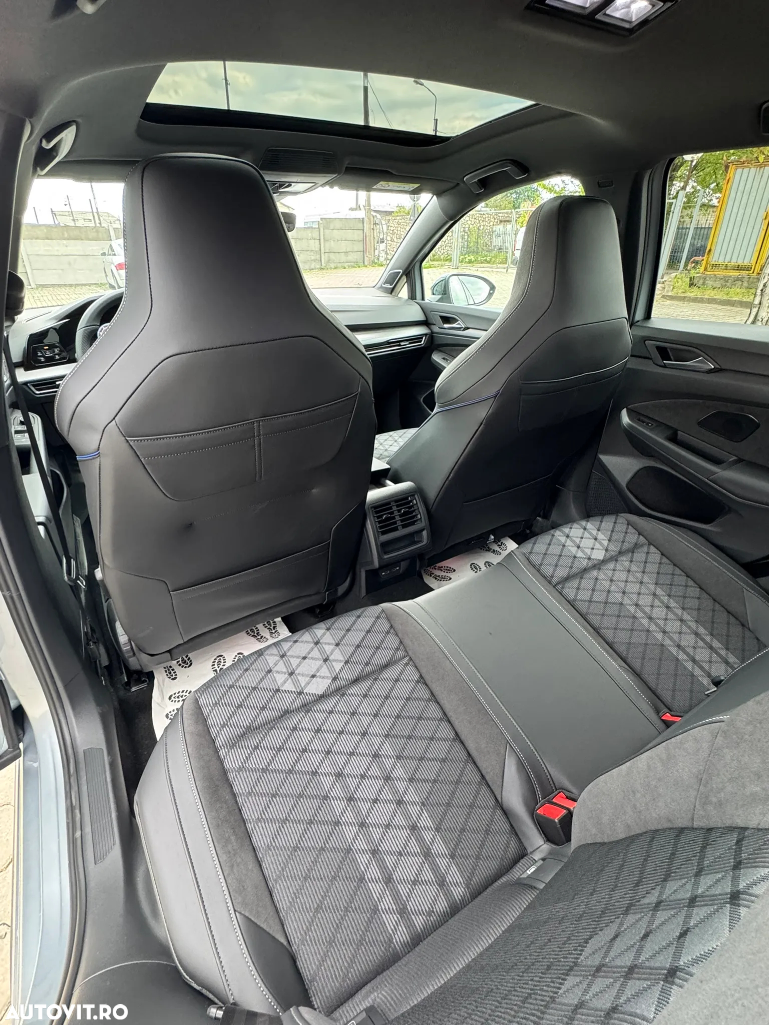 Volkswagen Golf 1.5 eTSI ACT DSG MHEV R-Line - 19