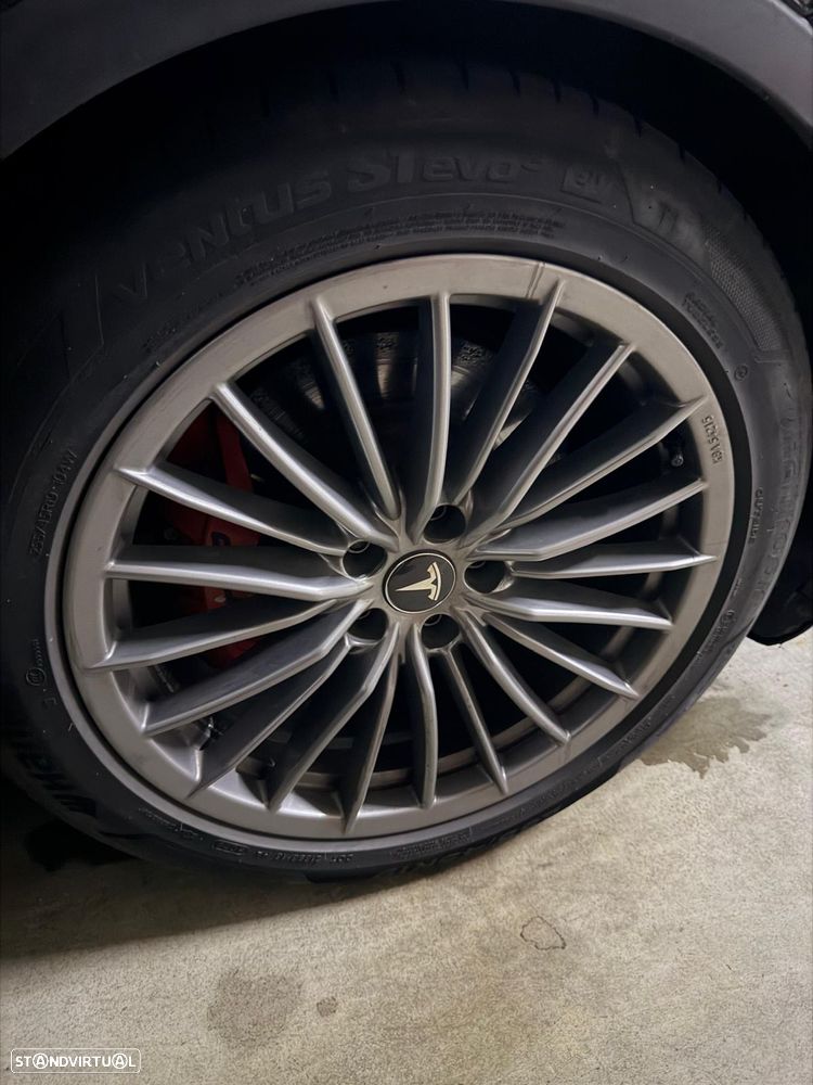 Tesla Model Y - 12