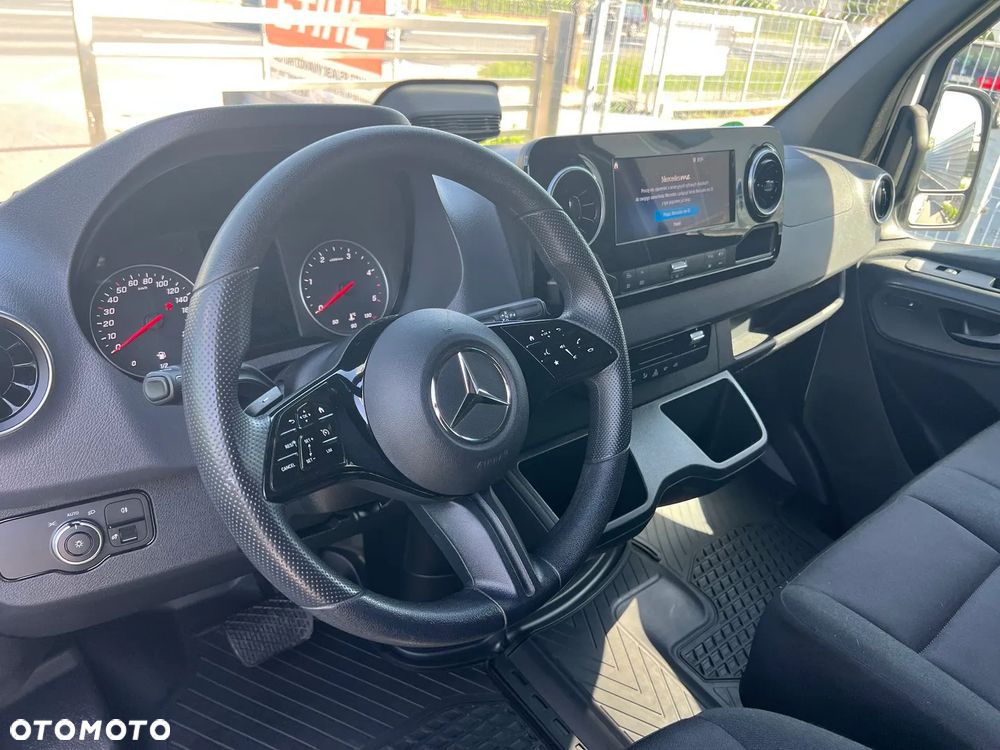 Mercedes-Benz Sprinter - 32