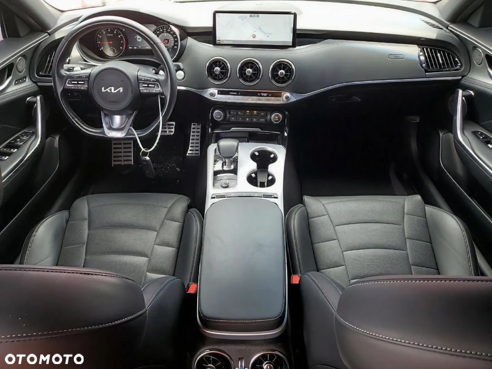 Kia Stinger - 7