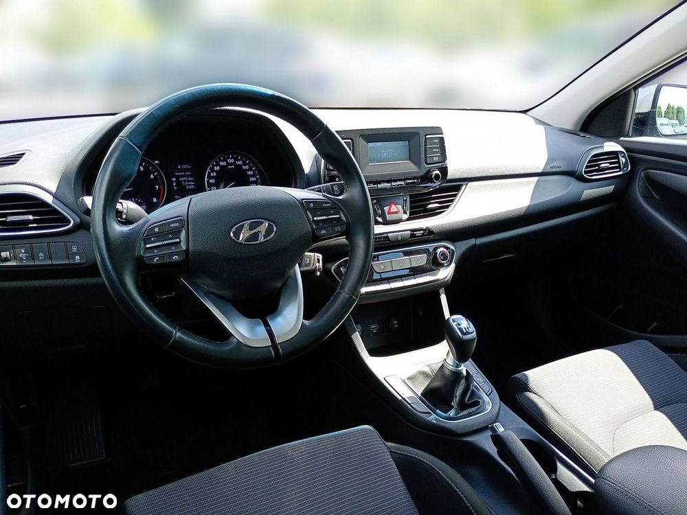 Hyundai i30 1.5 DPI Classic + - 16