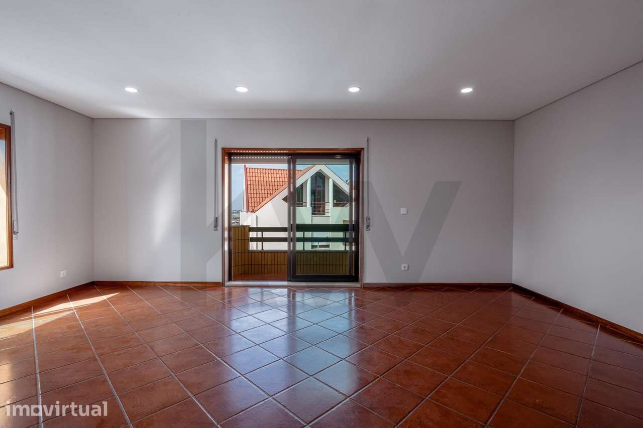 Apartamento T2 Renovado, com garagem e varandas em Baguim do Monte - G - Grande imagem: 2/35