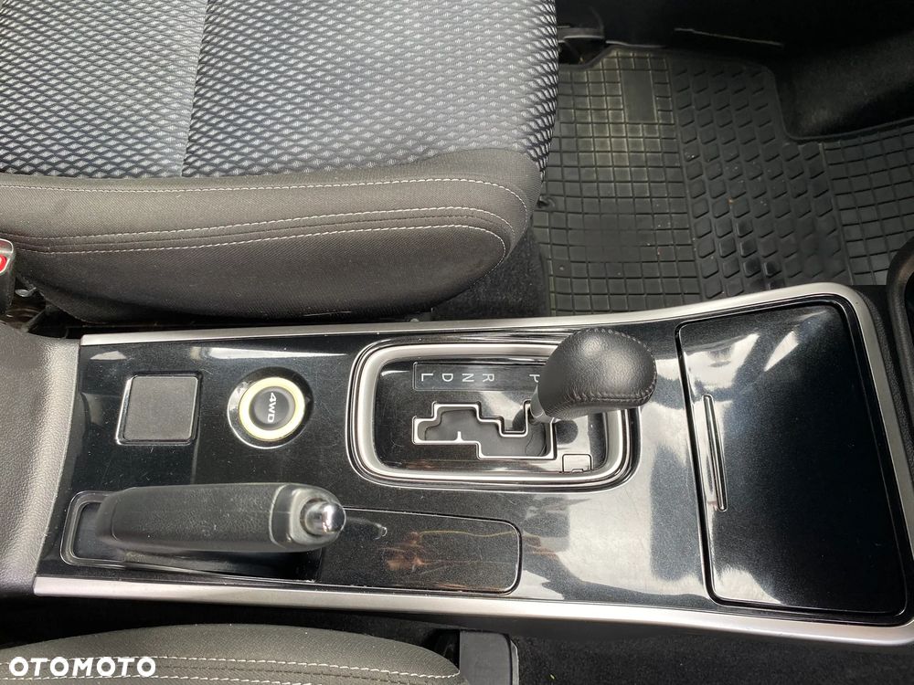 Mitsubishi Outlander 2.0 Intense + Navi 4WD CVT - 21