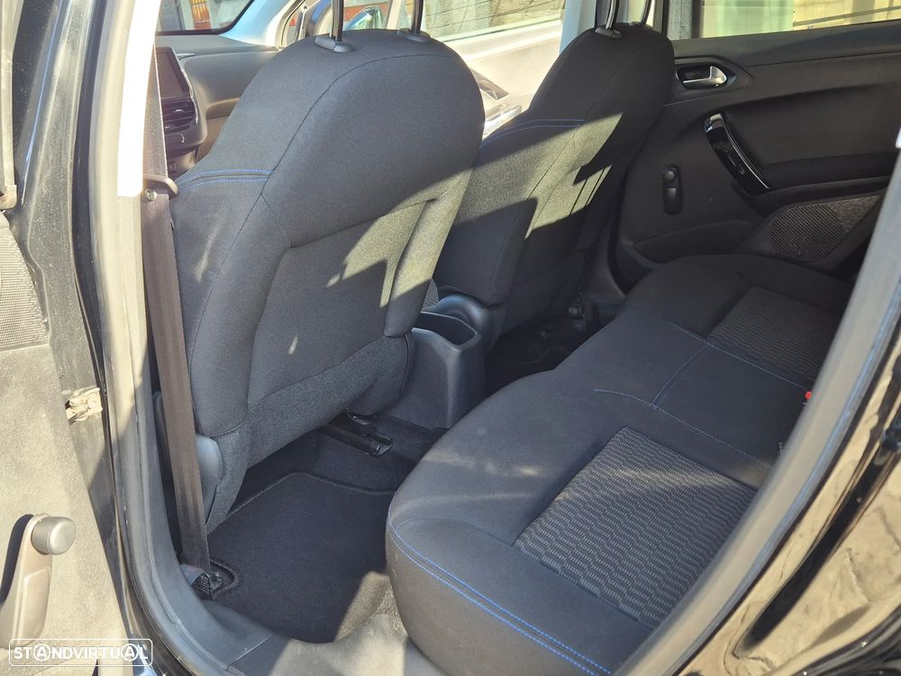 Peugeot 208 1.2 PureTech Signature - 9