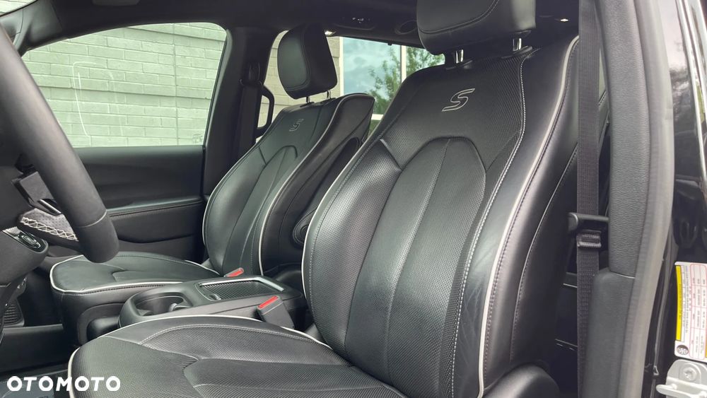Chrysler Pacifica - 12
