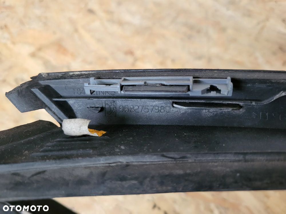 Listwa szyby czołowej lewa Peugeot 3008 - 3