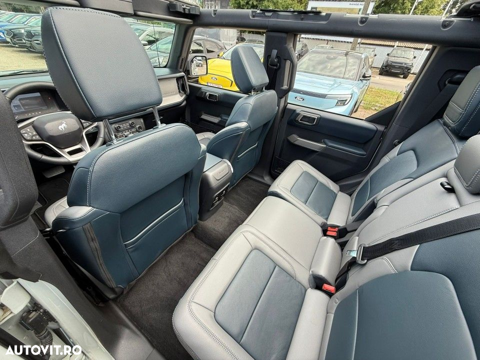 Ford Bronco - 12