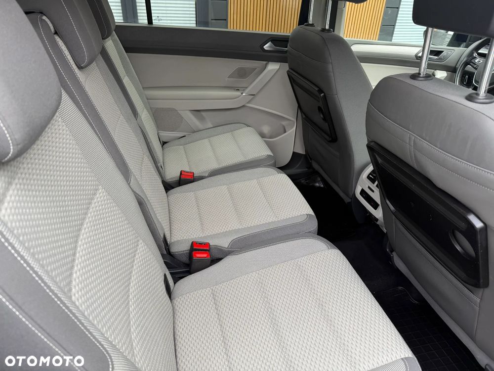 Volkswagen Touran - 22