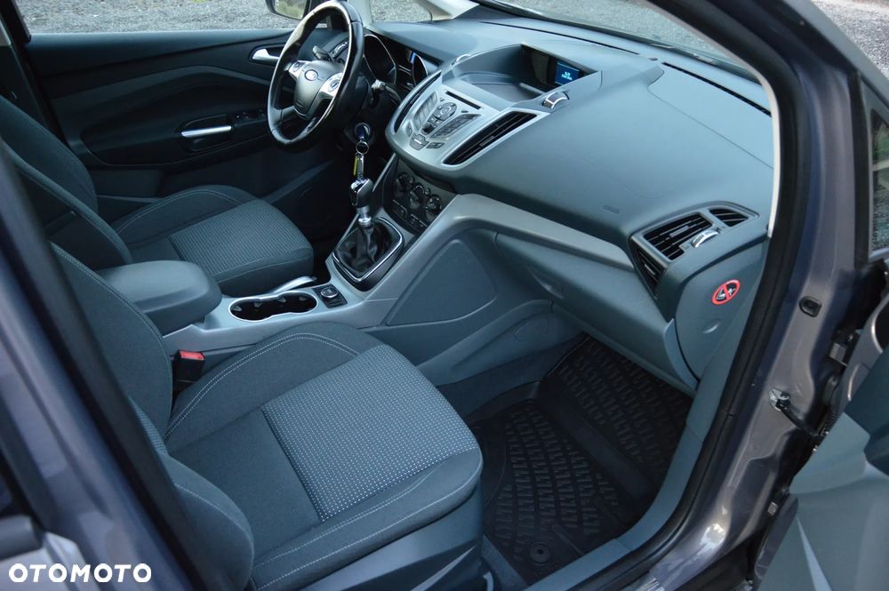 Ford Grand C-MAX - 32