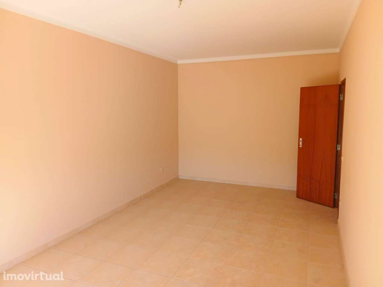 Prédio em Trêmes - Grande imagem: 5/13