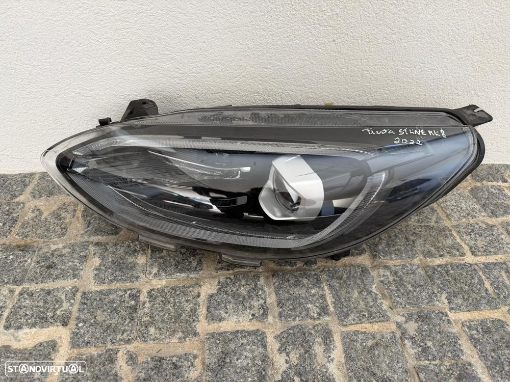 Farol esq ford fiesta st line 2022 - 1