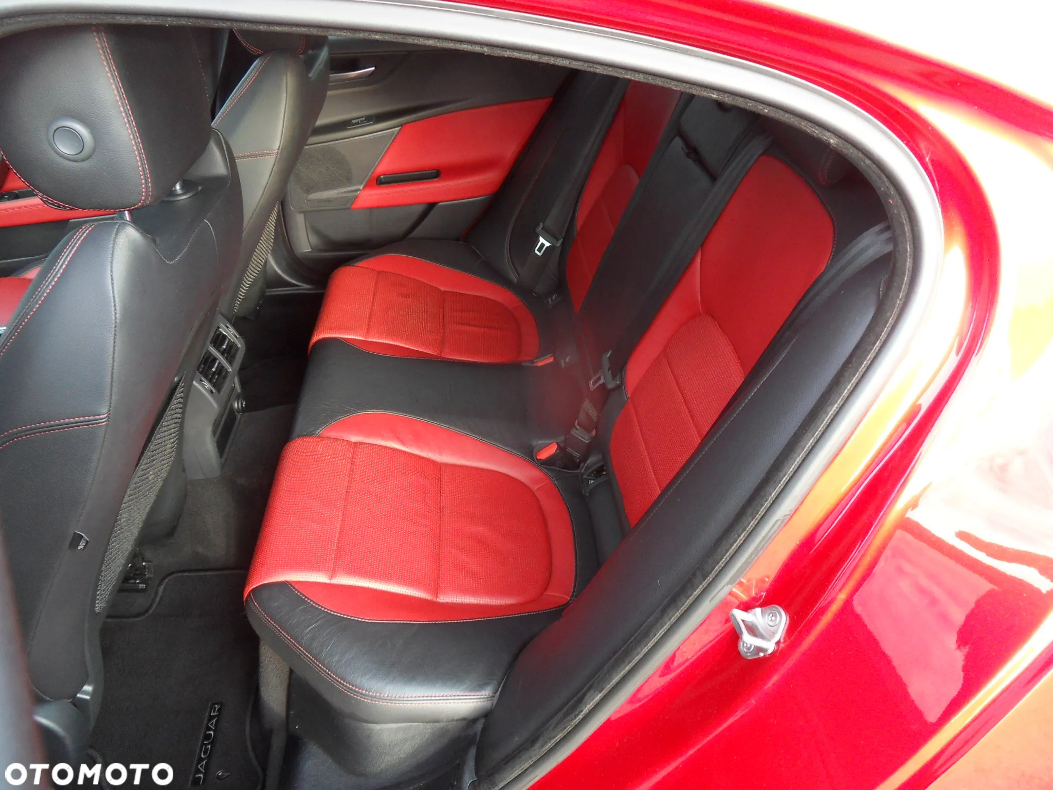 Jaguar XE E-Performance R-Sport - 11