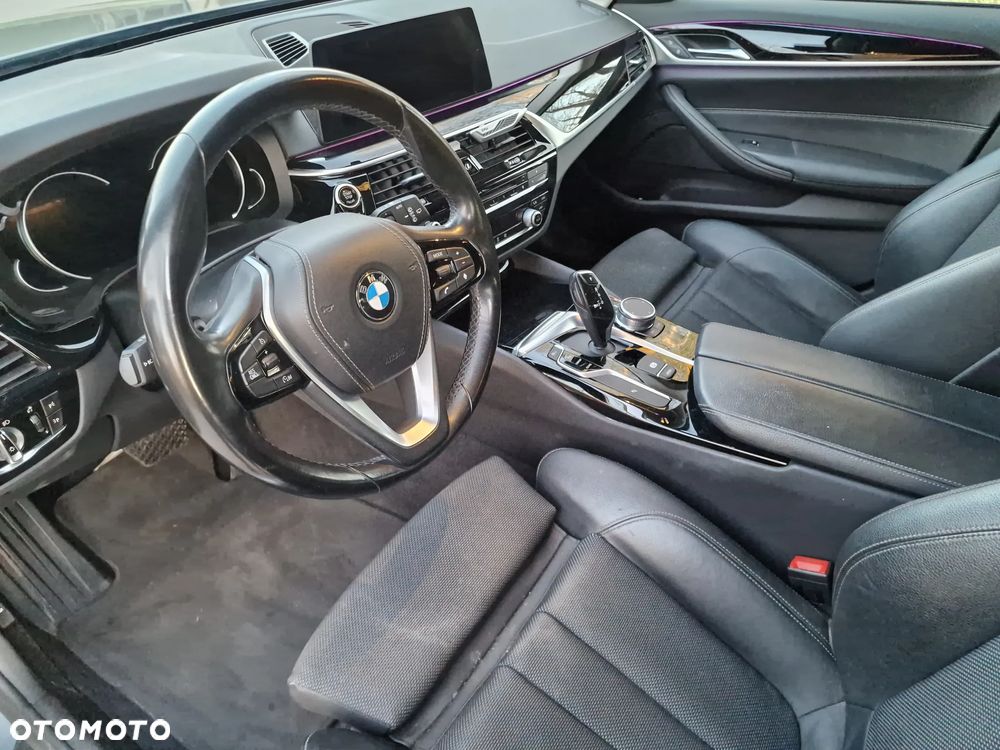 BMW Seria 5 520i Sport Line - 21