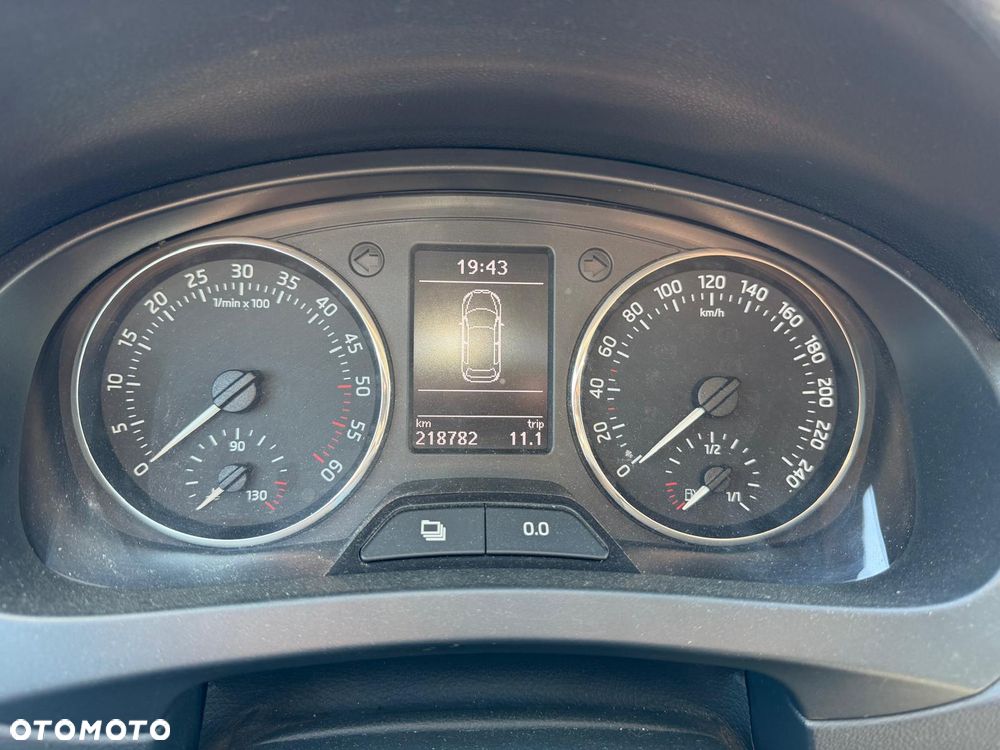 Skoda RAPID 1.6 TDI DSG Active - 22