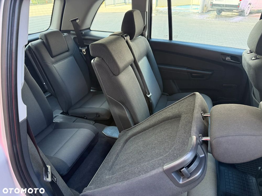 Opel Zafira 1.6 - 9