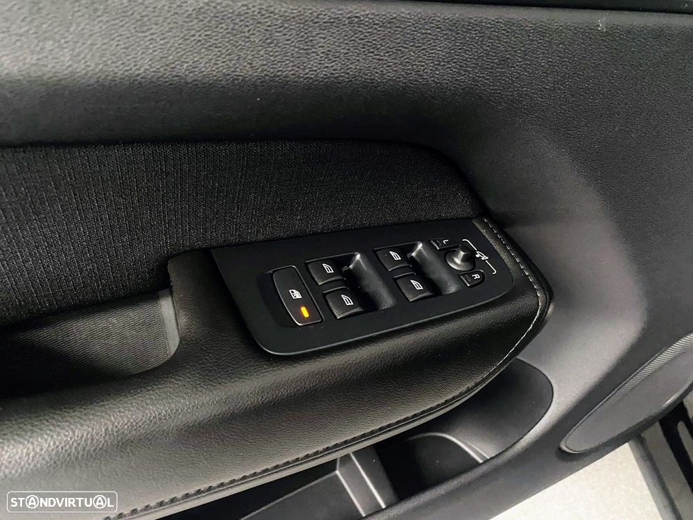 Volvo XC 60 2.0 B4 Momentum Plus - 16