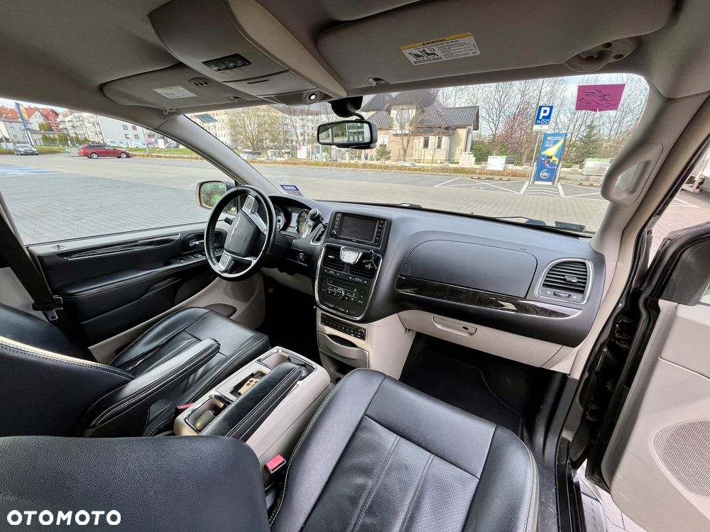 Chrysler Town & Country 3.6 Limited - 6