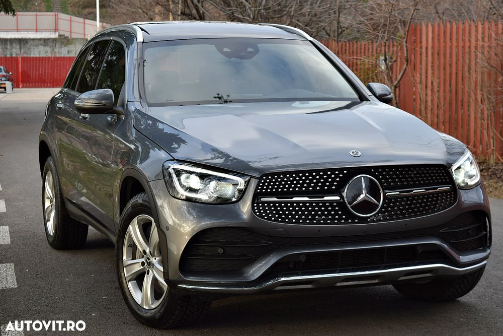 Mercedes-Benz GLC 300 e 4Matic 9G-TRONIC AMG Line Plus - 3