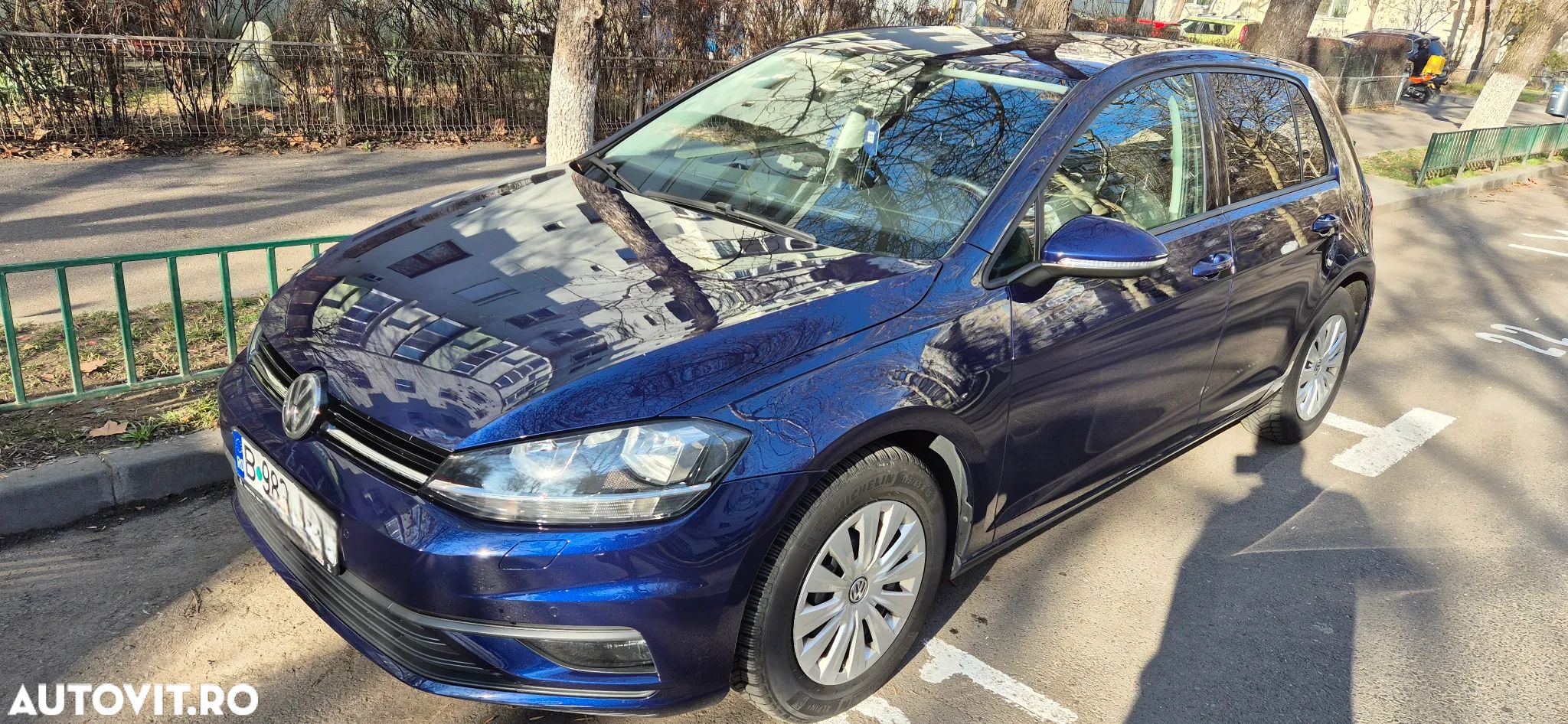 Volkswagen Golf 1.0 TSI Trendline - 1