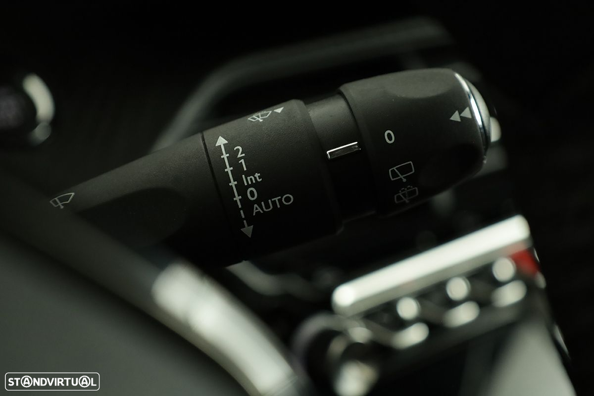 Peugeot 2008 1.2 PureTech Allure - 19