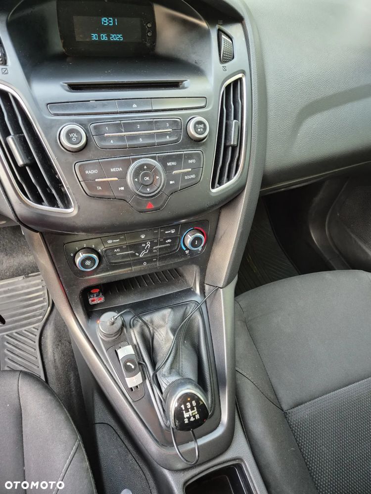 Ford Focus 1.6 Trend - 26