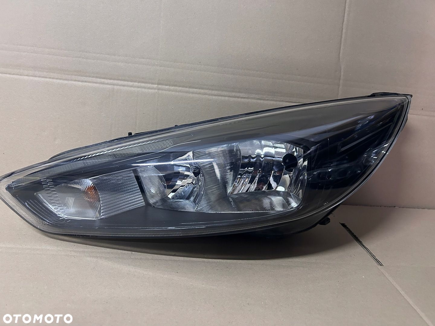 LAMPA LEWA FORD FOCUS MK3 LIFT ZWYKŁA LED CIEMNA - 1