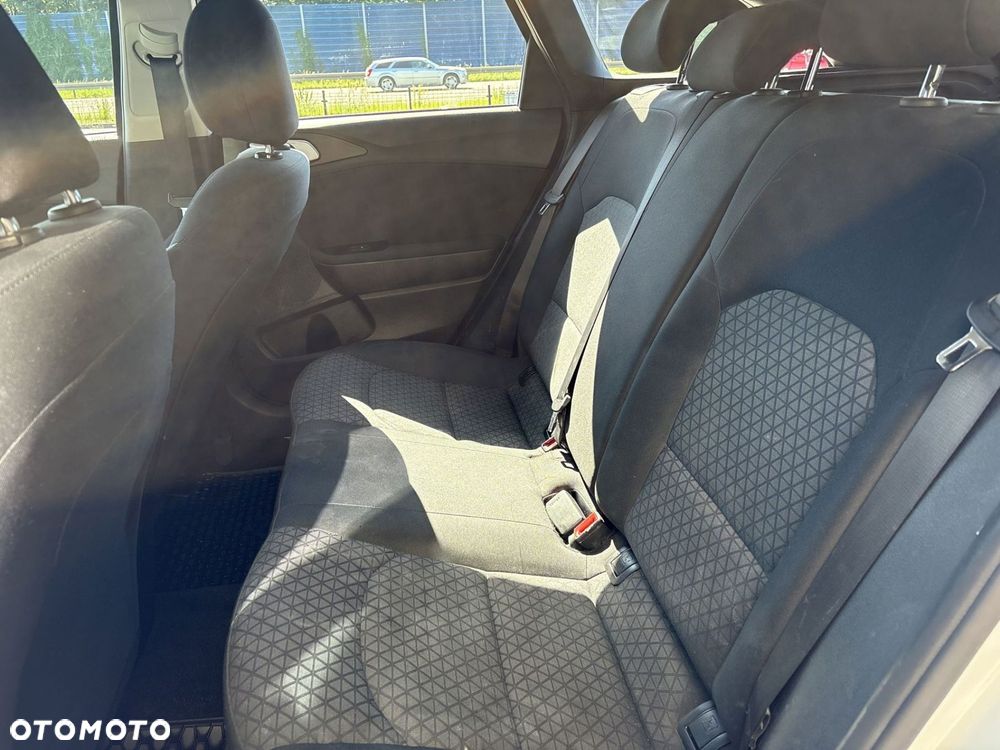 Kia Ceed - 16